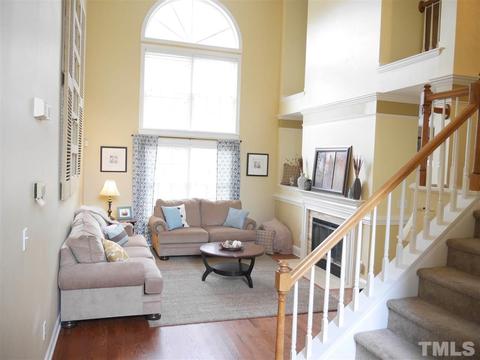 402 Wakehurst Dr, Cary, NC 27519 photo 2