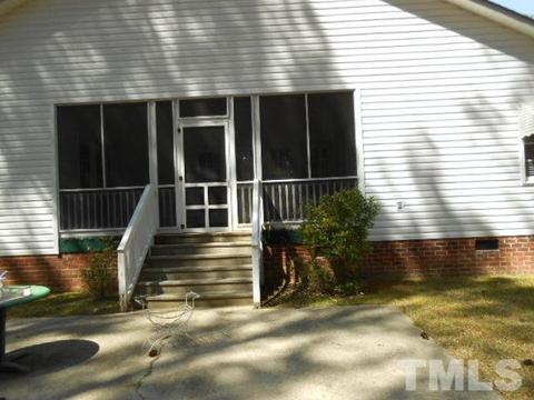 107 Cobblestone Ct, Smithfield, NC 27577 photo 4
