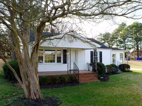 202 E Holmes St, Benson, NC 27504 photo 4