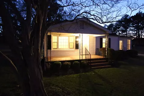 202 E Holmes St, Benson, NC 27504 photo 3
