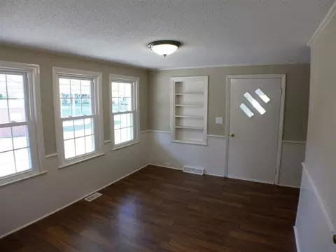 202 E Holmes St, Benson, NC 27504 photo 9