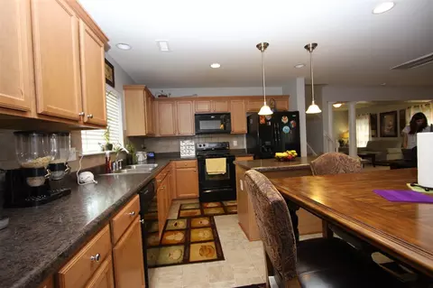 725 Champlain Ct, Cary, NC 27519 photo 7