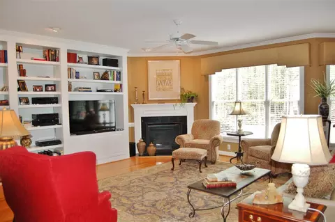 1008 Oak Dr, Durham, NC 27705 photo 4