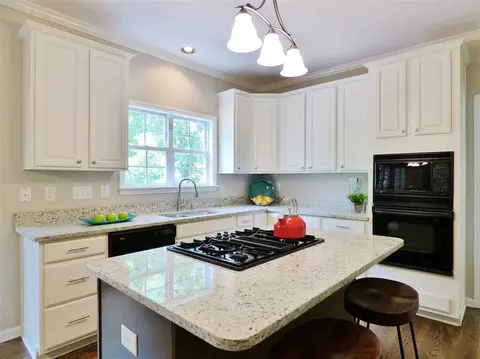 211 Tecumseh Ct, Raleigh, NC 27607 photo 8
