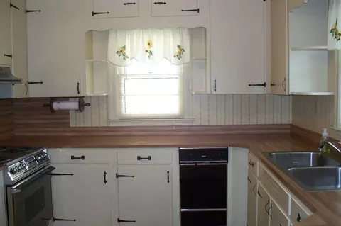 701 Old Post Rd, Erwin, NC 28339 photo 4