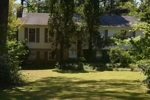 3317 Roundtree Ct, Raleigh, NC 27607 photo 2