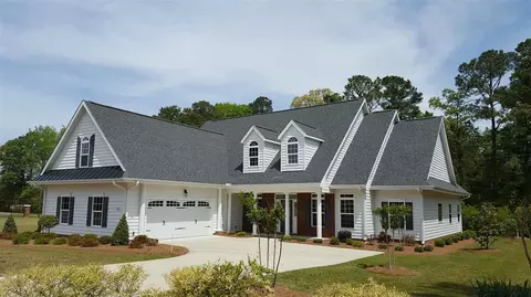 132 Crescent Dr, Dunn, NC 28334 photo 1