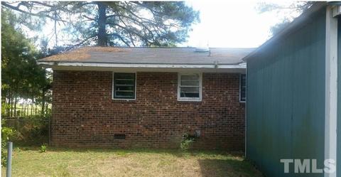 609 N Sumner St, Selma, NC 27576 photo 2