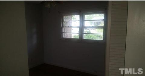 609 N Sumner St, Selma, NC 27576 photo 5