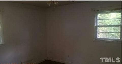 609 N Sumner St, Selma, NC 27576 photo 4