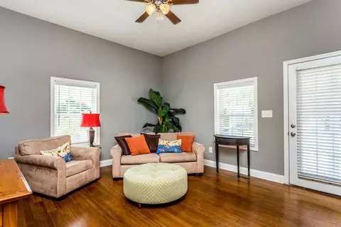 910 E Jones St, Raleigh, NC 27601 photo 4