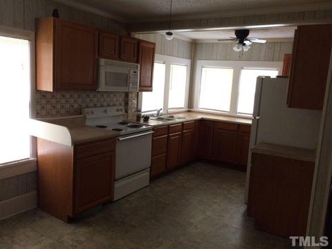 110 2nd St, Erwin, NC 28339 photo 3