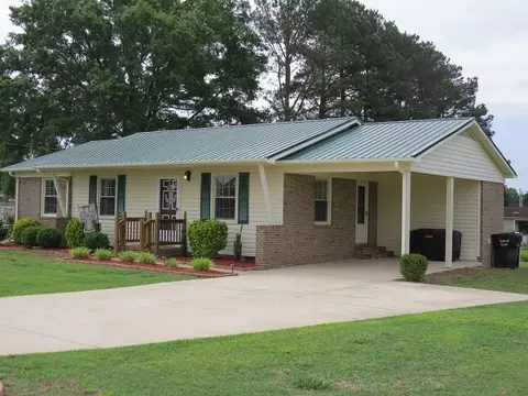 503 W B St, Erwin, NC 28339 photo 2