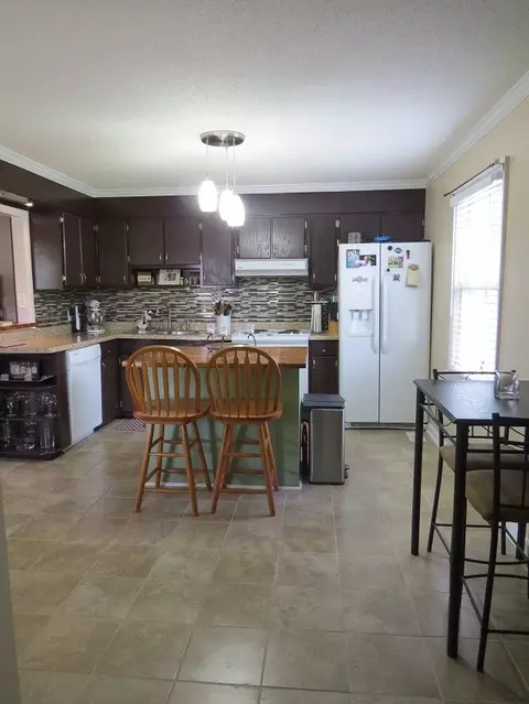 503 W B St, Erwin, NC 28339 photo 4