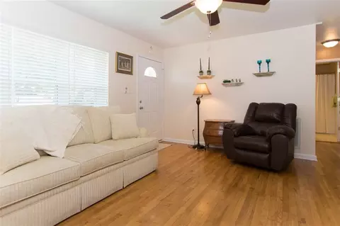 706 E Joyner St, Clayton, NC 27520 photo 4