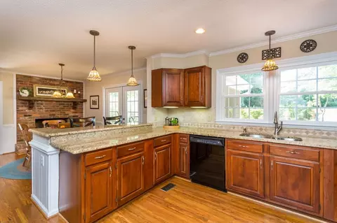 6409 Arnold Rd, Raleigh, NC 27607 photo 8