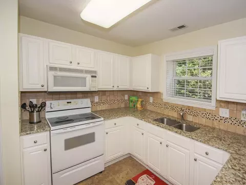 5 Bermuda Ct, Durham, NC 27703 photo 5