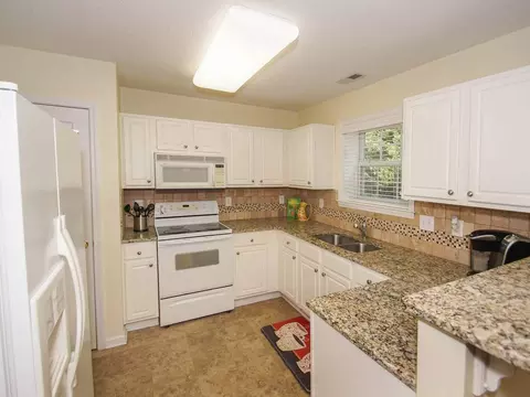 5 Bermuda Ct, Durham, NC 27703 photo 4
