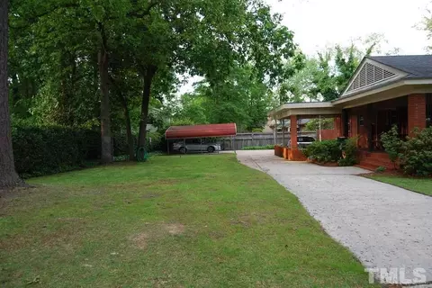 830 S First St, Smithfield, NC 27577 photo 2