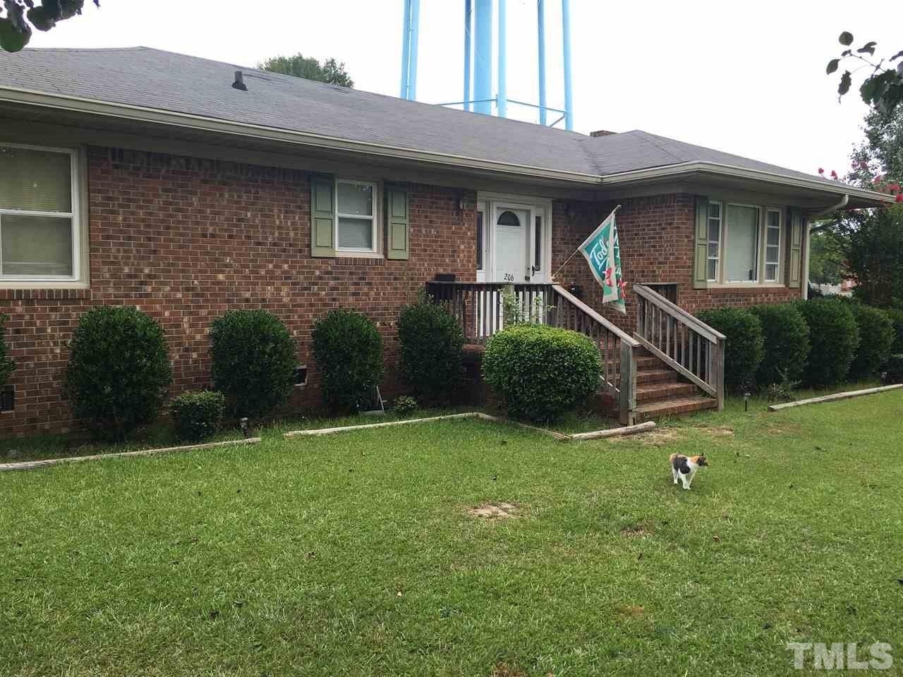 206 W B St, Erwin, NC 28339 photo 1