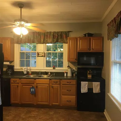 302 N 10th St, Erwin, NC 28339 photo 4
