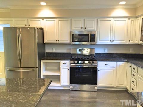 102 Silverridge Ct, Cary, NC 27513 photo 4