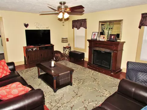 1227 Pointer St, Roxboro, NC 27573 photo 3