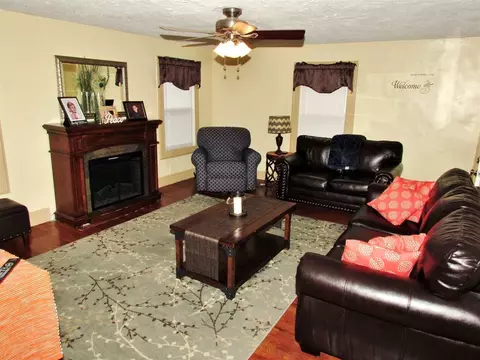 1227 Pointer St, Roxboro, NC 27573 photo 4
