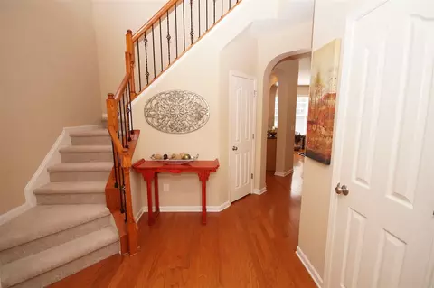 6036 Mcdevon Dr, Raleigh, NC 27617 photo 2