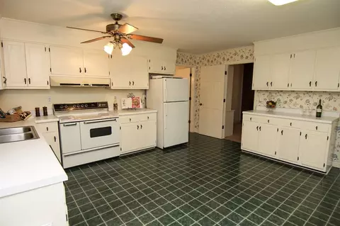 415 Beechwood Dr, Smithfield, NC 27577 photo 9