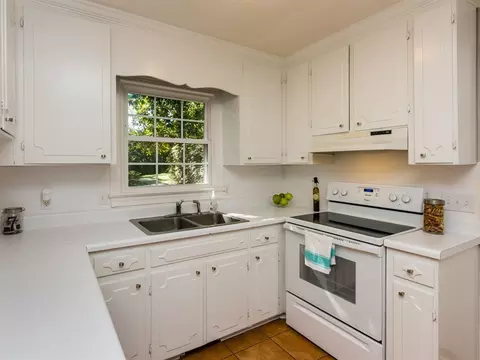 6925 Electra Dr, Raleigh, NC 27607 photo 5