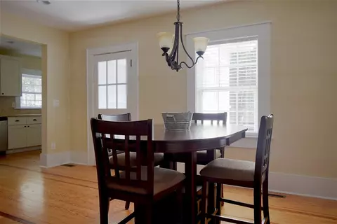 302 W Main St, Benson, NC 27504 photo 5