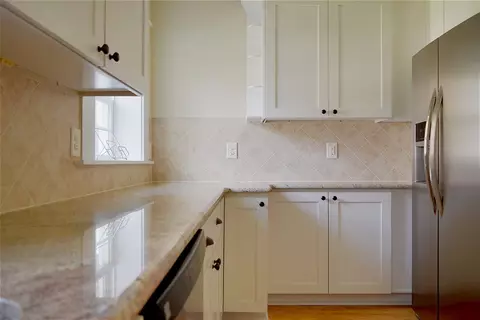 302 W Main St, Benson, NC 27504 photo 9