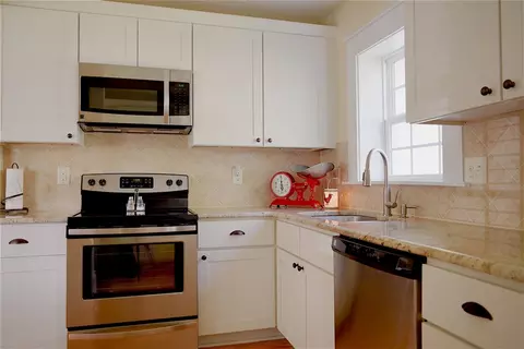 302 W Main St, Benson, NC 27504 photo 7