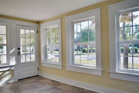 302 W Main St, Benson, NC 27504 photo 2