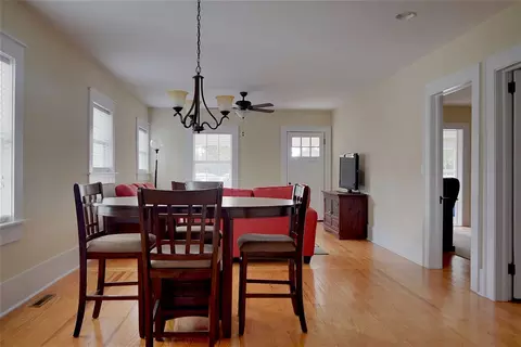 302 W Main St, Benson, NC 27504 photo 6