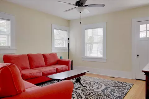 302 W Main St, Benson, NC 27504 photo 3