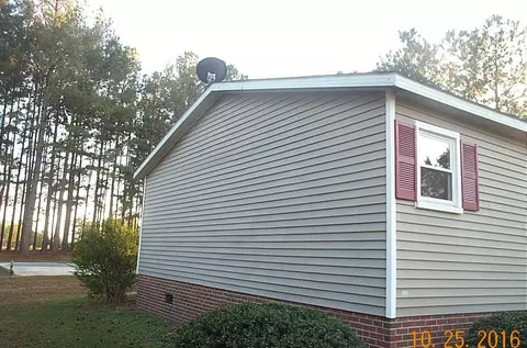 231 Howards Ln, Dunn, NC 28334 photo 2