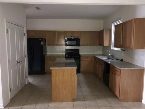 25 White Spruce Ct, Durham, NC 27703 photo 4