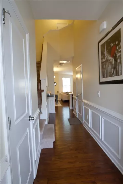 716 Silver Stream Ln, Cary, NC 27519 photo 2