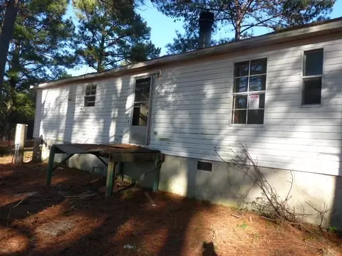 558 Cherry Ln, Aberdeen, NC 28315 photo 2