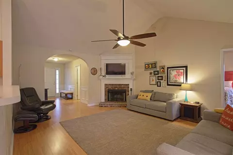 535 Crossview Ln, Durham, NC 27703 photo 4