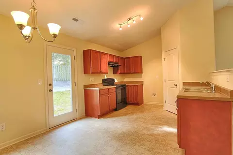 103 Sampson Ct, Selma, NC 27576 photo 9