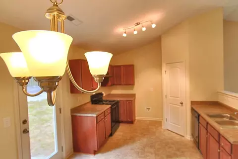 103 Sampson Ct, Selma, NC 27576 photo 8