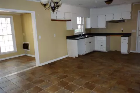 103 E Stevens St, Smithfield, NC 27577 photo 3