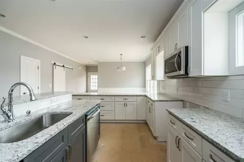 217 E Johnson St, Cary, NC 27513 photo 2