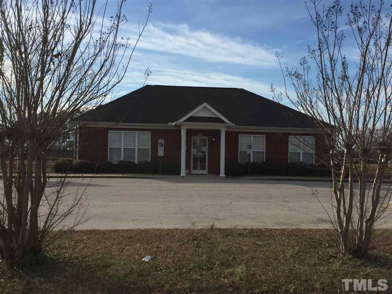 101 Hunt Dr, Dunn, NC 28334 photo 1