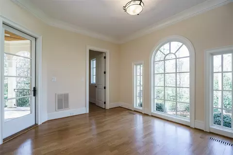2114 Buckingham Rd, Raleigh, NC 27607 photo 4