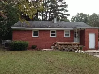910 W Carr St, Dunn, NC 28334 photo 2