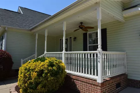 104 Shepherd Dr, Benson, NC 27504 photo 2